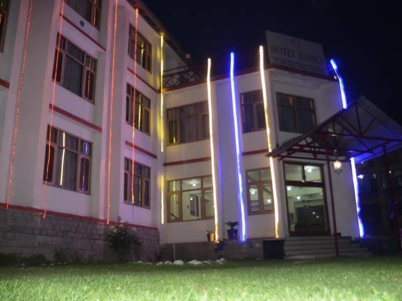 Hotel Jessica Manāli Exterior foto